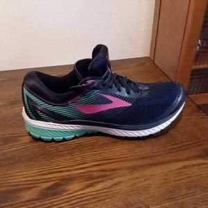 Brooks Running Sneaker (Women)